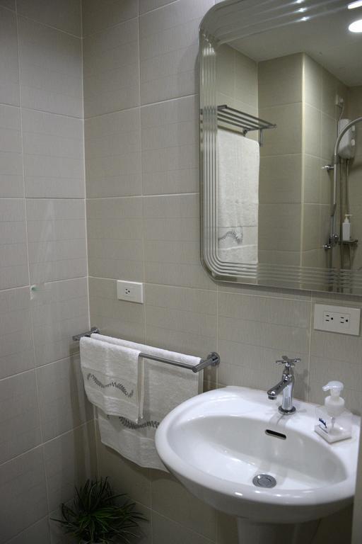 Jazz Makati Luxury Apartment Manilla Buitenkant foto
