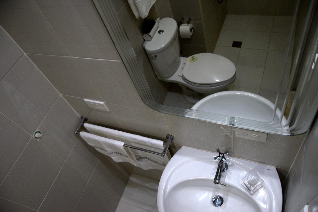 Jazz Makati Luxury Apartment Manilla Buitenkant foto